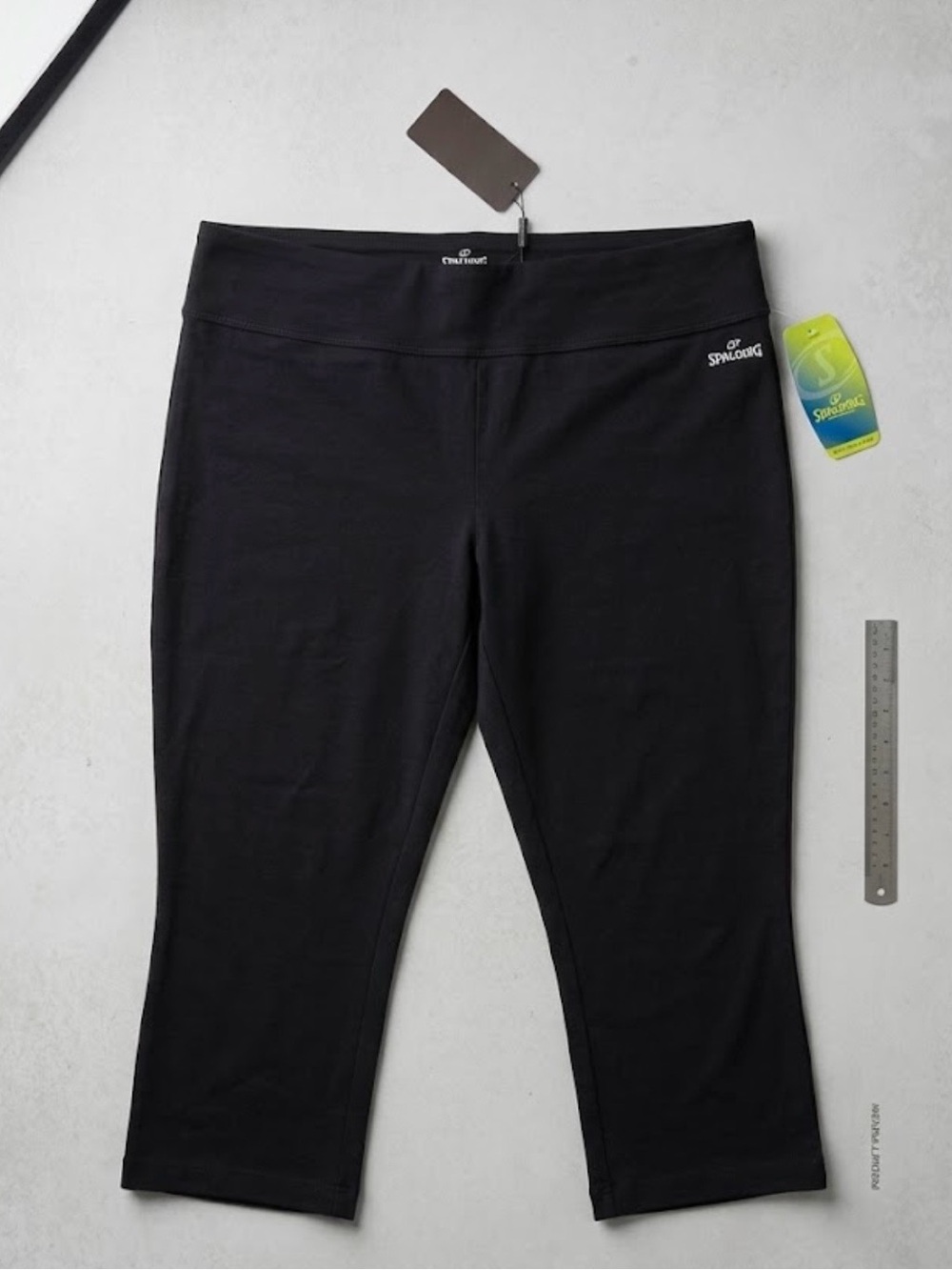 NWT Spalding Women’s Black Capri Leggings - Size Large